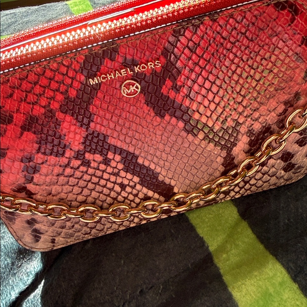 Michael Kors Hot Pink White Ombrรฉ Embossed Snakeskin Gold Crossbody Bag - Picture 4 of 13